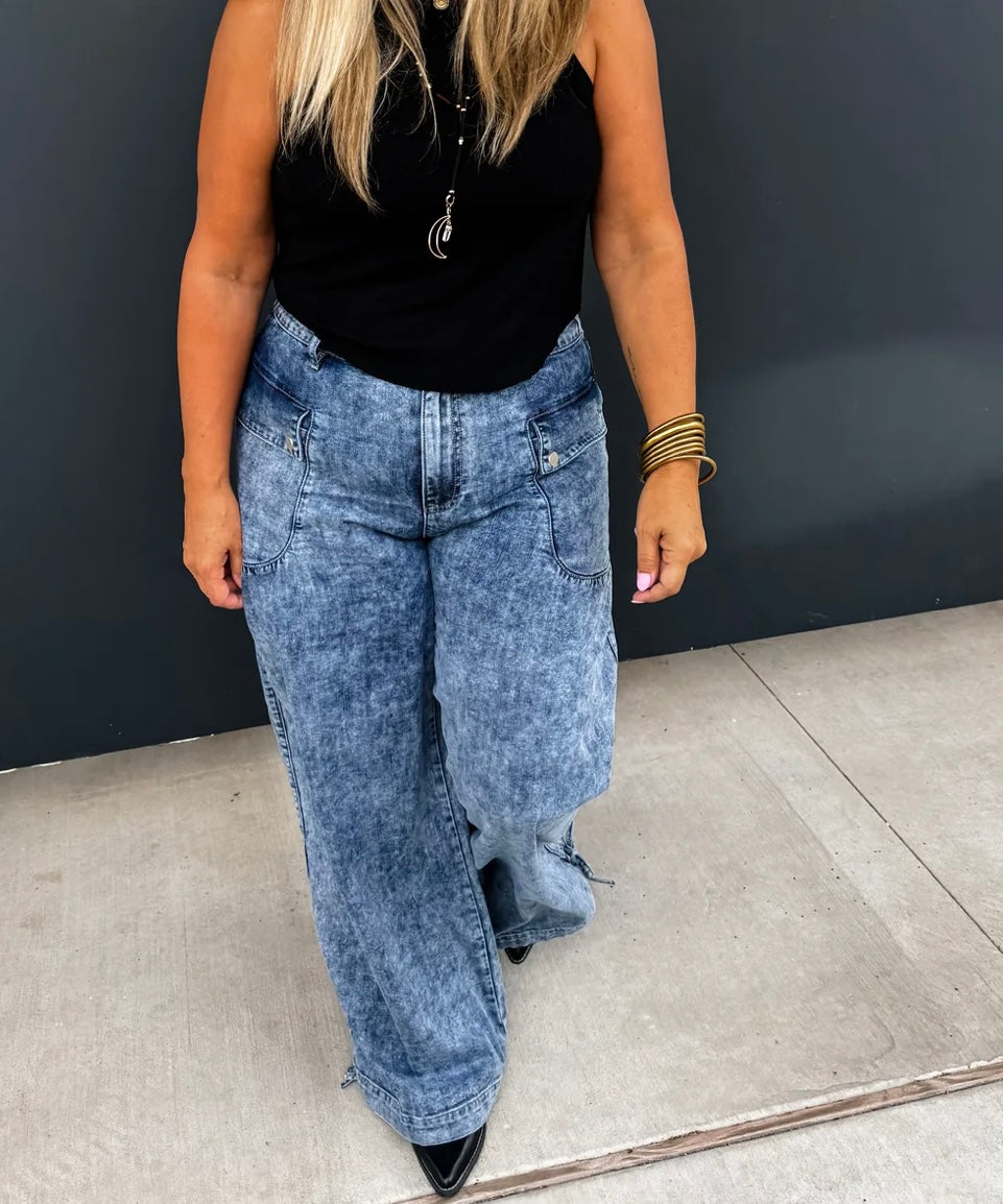 Cinch hem wide leg jeans||adjustable bottoms