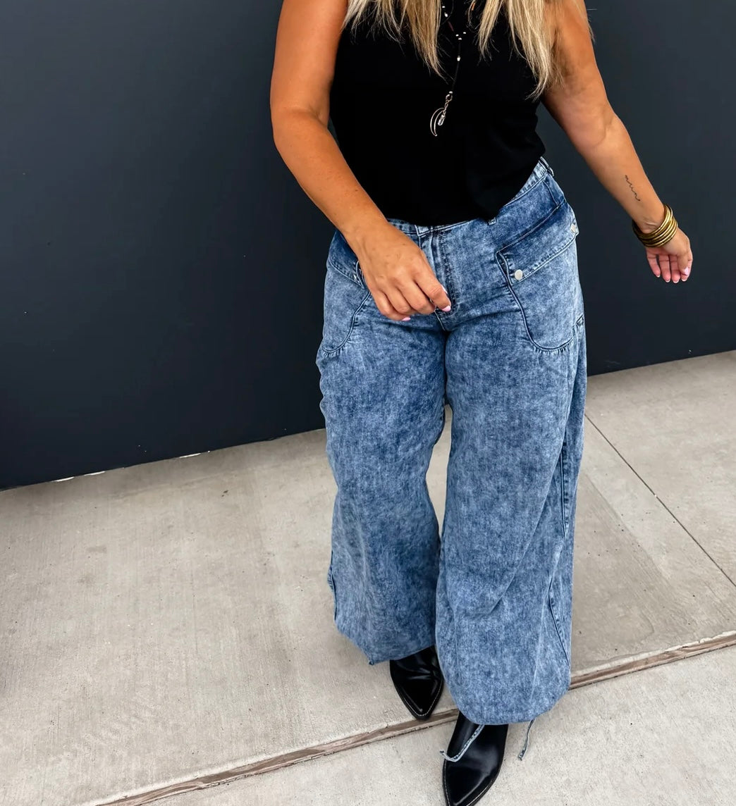 Cinch hem wide leg jeans||adjustable bottoms