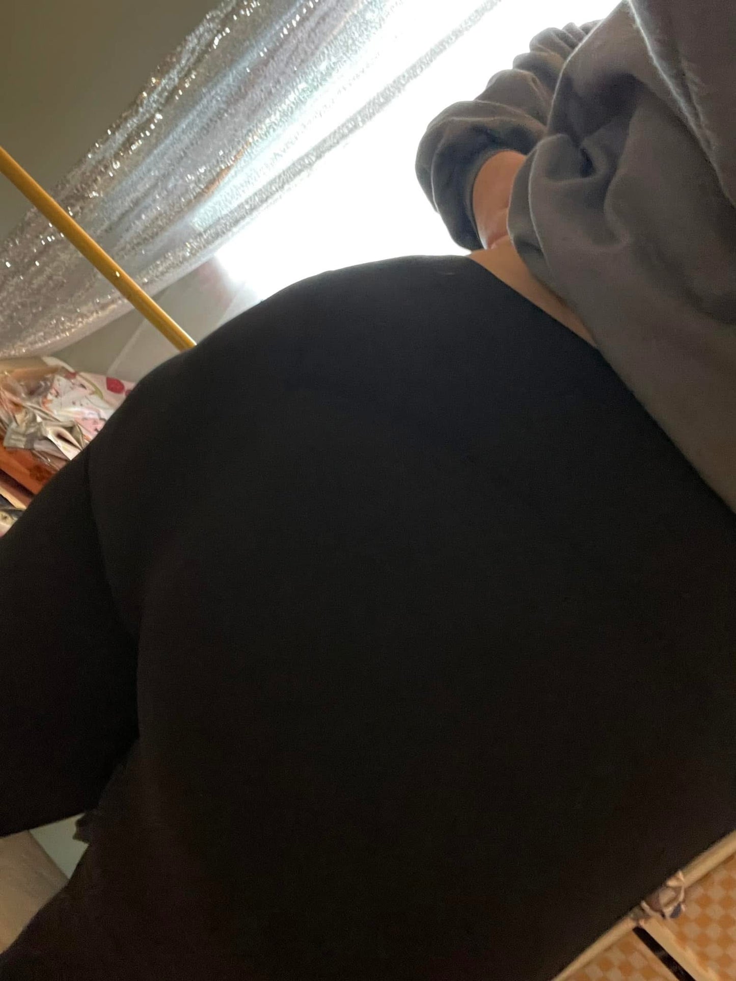 Black wide waist + v-cut back
