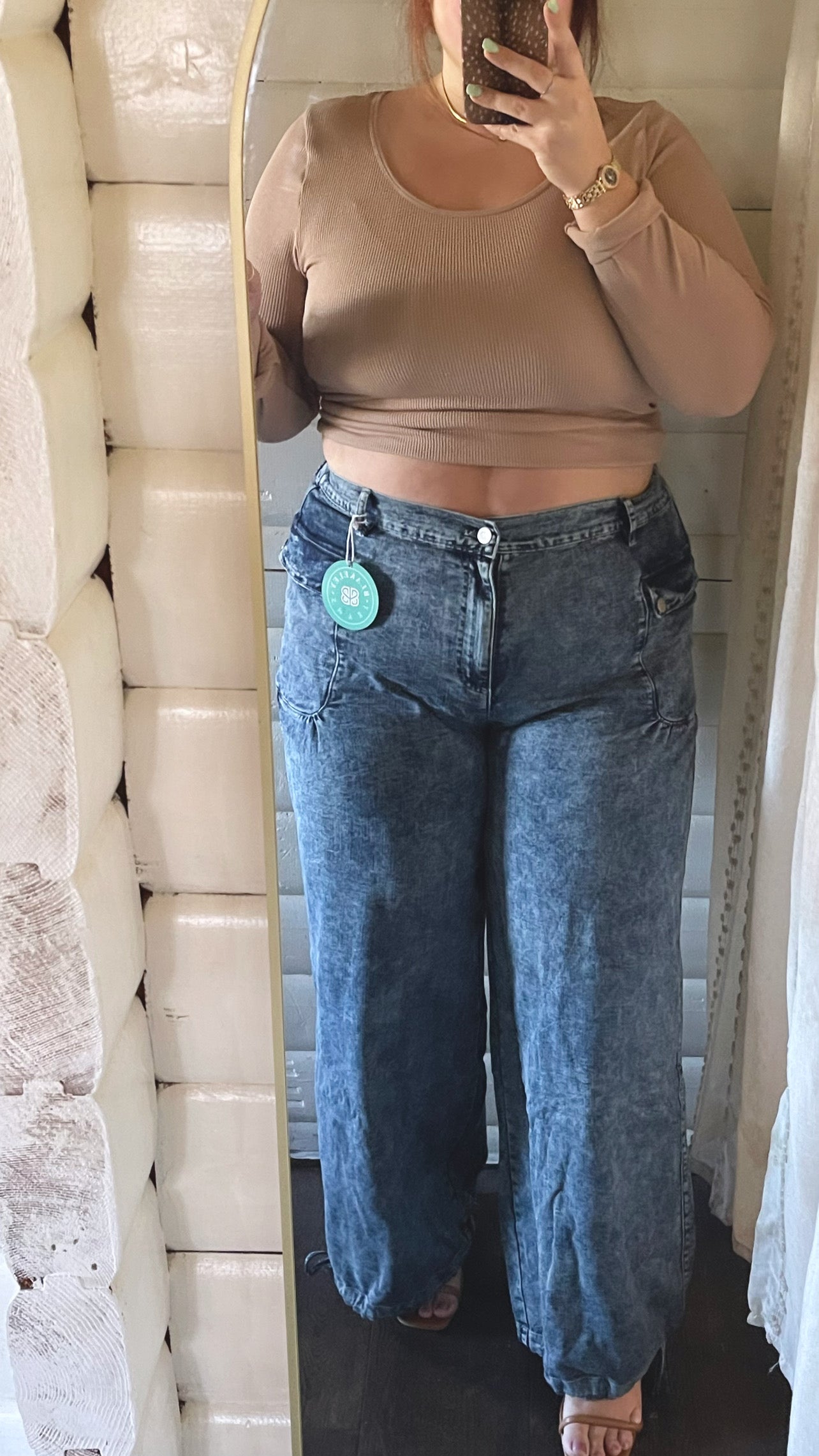 Cinch hem wide leg jeans||adjustable bottoms