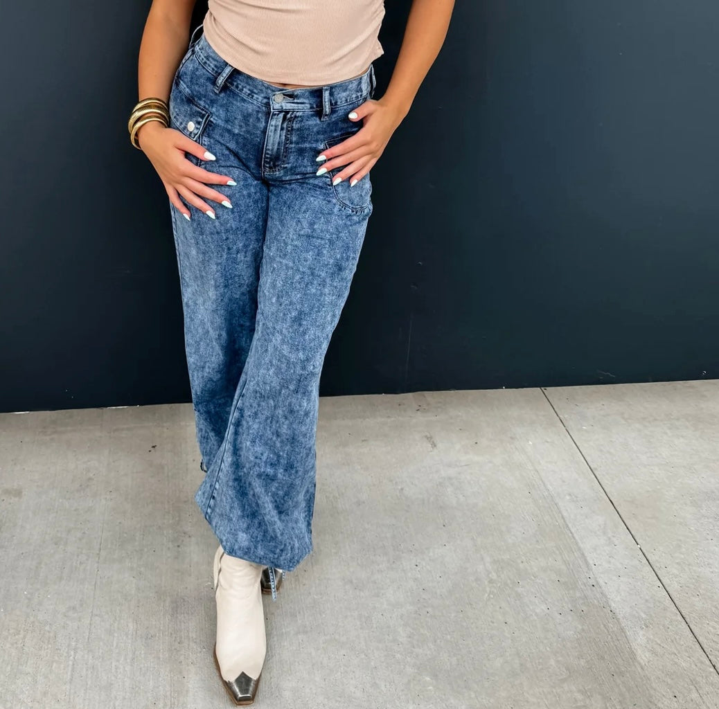 Cinch hem wide leg jeans||adjustable bottoms